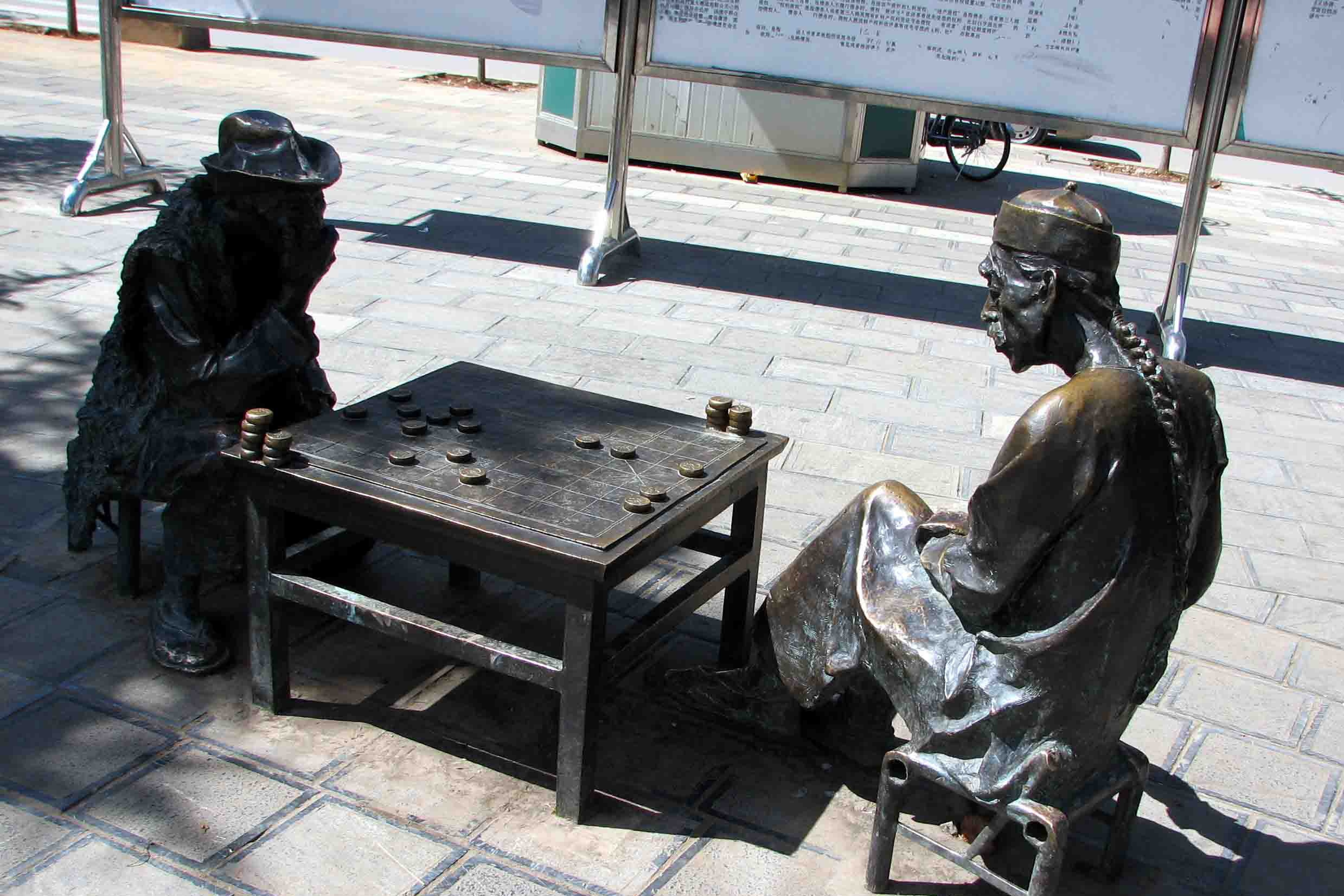 下棋旅马店雕塑