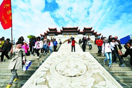国家旅游局部署2017年“中国旅游日”活动  今年“5·19”主题：“旅游让生活更幸福”