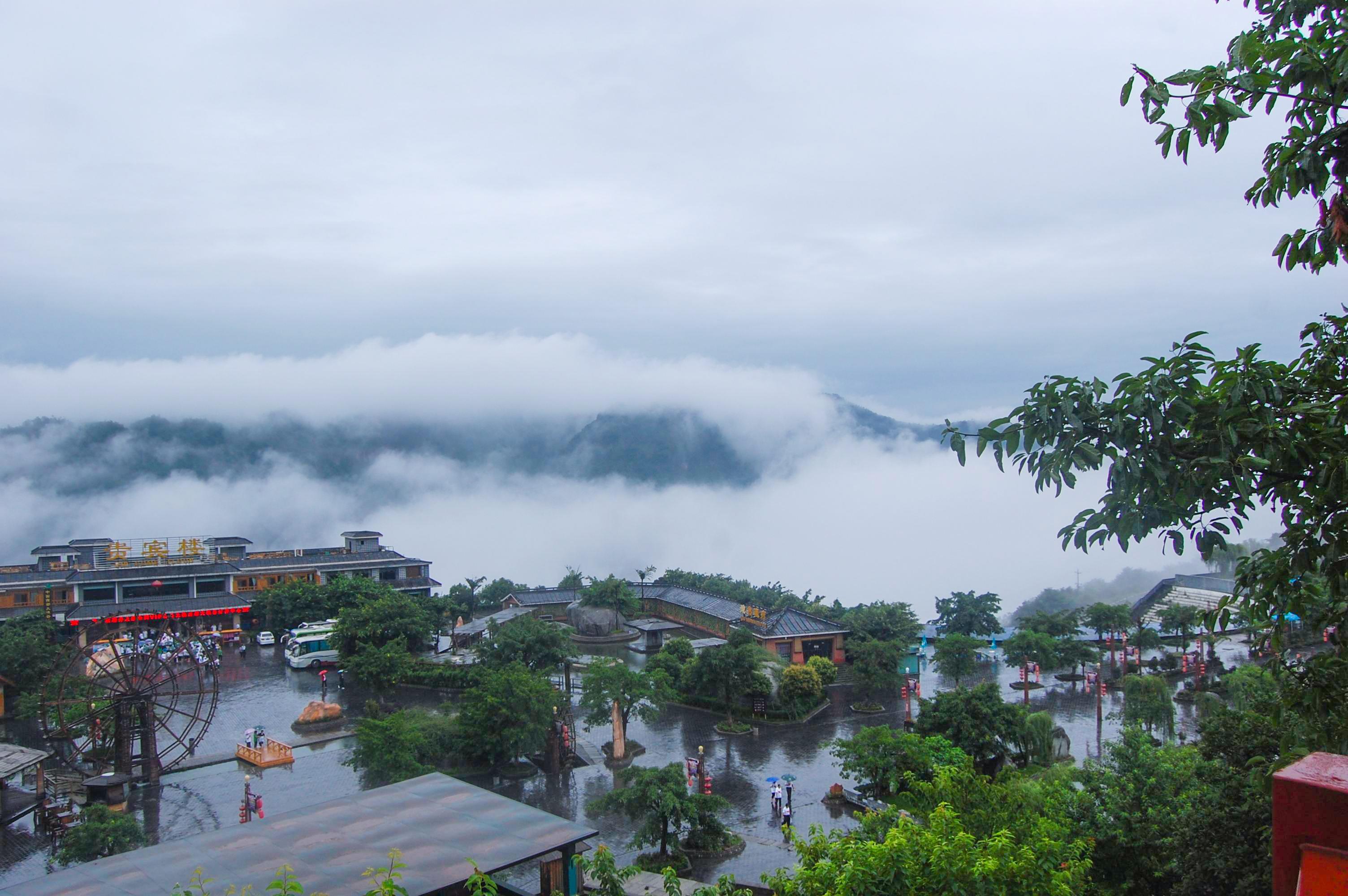 养生天堂醉水富，芳香温泉大峡谷